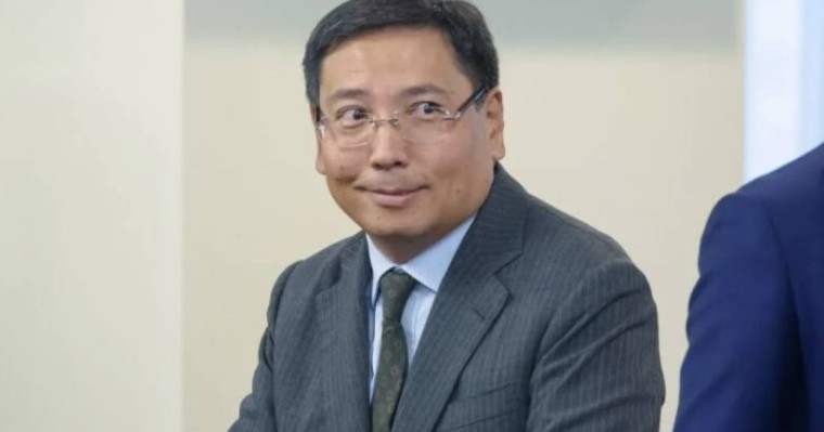 "Ар жақтағы сұрақтарды менің қорама әкелмеңіздер": Досаев қала тұрғынына "біртүрлі" жауап берді