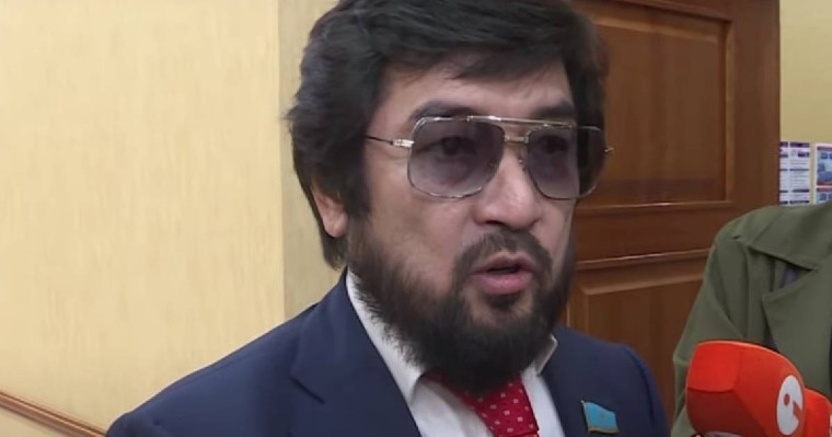 Бекболат Тілеухан Арон Атабекті «елбұзар» деп айыптады