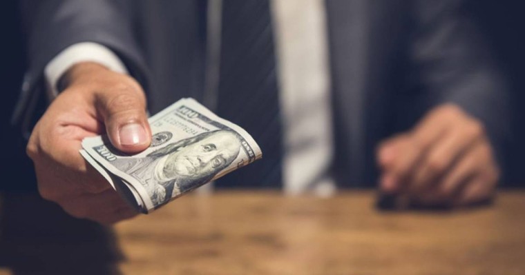 Алматыдағы мәйітхана директоры пара алды және ақша жымқырды деп айыпталуда