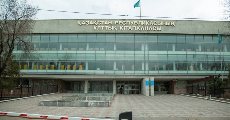 «Я вам не пешка»: Ұлттық кітапхана басшысының қызметкерін жұлқығаны көрсетілген видео тарады