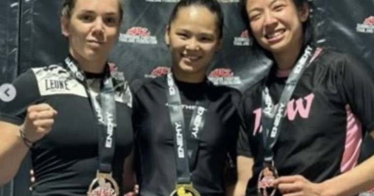 16 жасар бойжеткен 30 жасар спортшыларды тізе бүктірді