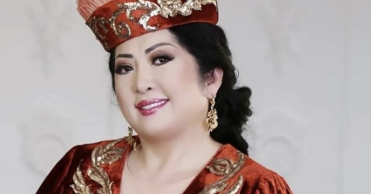 "Бәрі өңкей басқа ағымда, домбыраны қайтеді олар, тіпті харам дейді": Мақпал Жүнісова танымал әуе компаниясының бар былығын жайып салды