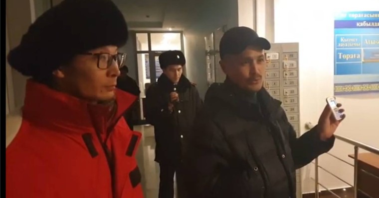 Оралда пикетке шығып, қамалған полицей аштық жариялады