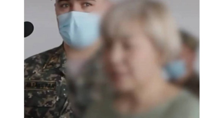 "Қызды мен өлтірген жоқпын”: Балжан Тұрлыбек сот залында 7 жасар Каринаны күйеуі өлтіргенін айтып, көзіне жас алды