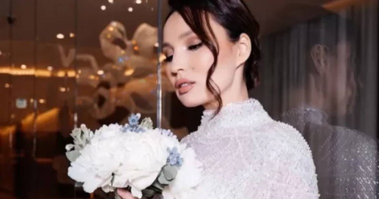 "Ол кезде жасым 11-де": Жұлдыз Әбдікәрімова ең алғаш кімнен гүл алғанын айтты