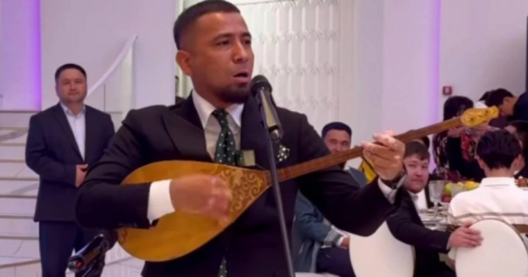 «Күндіз шешемді жерлеп, кешке той жүргіздім»: Танымал асаба жан сырын ақтарды