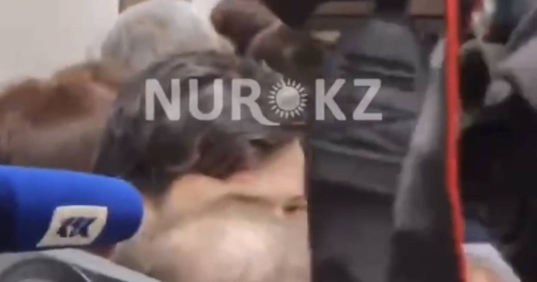 Бишімбаев сот залына жеткізіліп, сот басталды (видео)