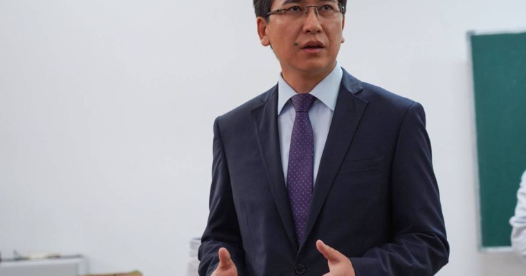 Аймағамбетов: "Бір-бірімізге дайын сұрақтар қоймай, ашық сөйлесейік!"