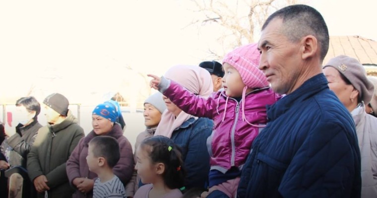 АҚШИ АУЫЛЫНДА ДҮНИЕГЕ КЕЛГЕН ҮШЕМГЕ ҮЙ БЕРІЛДІ