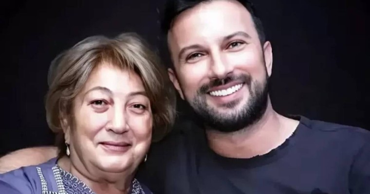 Түркиялық жұлдыз Тарканның анасы қайтыс болды: әнші жүрекжарды жазбасын жариялады