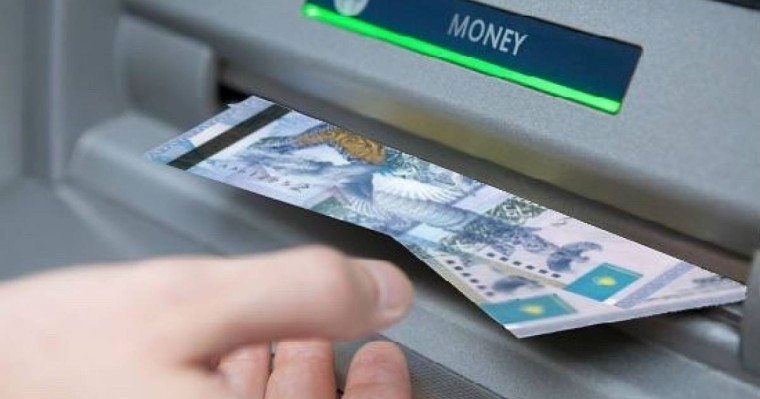 Көкшетаулық банкоматта қалып қойған 500 мың теңгені ұрлап кеткен