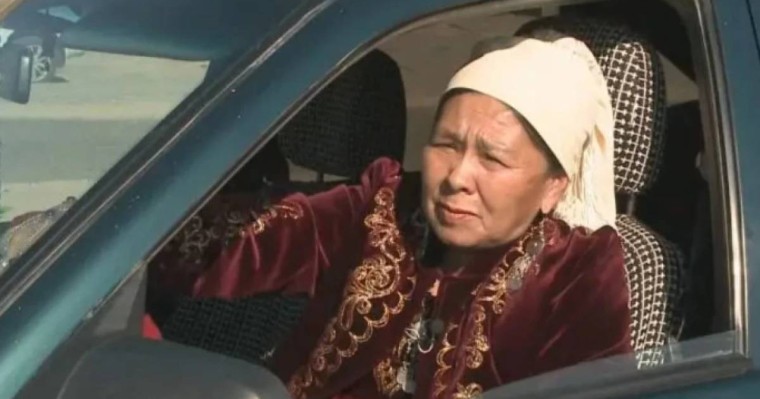 Маңғыстау облысында 70 жастағы зейнеткер такси жүргізуші болып жұмыс істейді