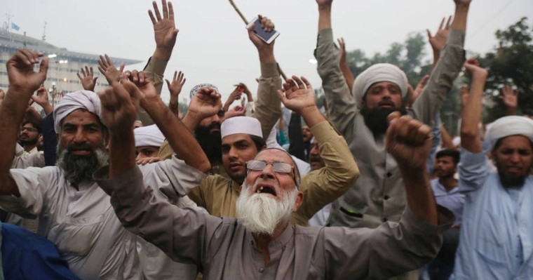 Мұсылмандар Құдайға серік қосқан зауыт директорын өртеп жіберді