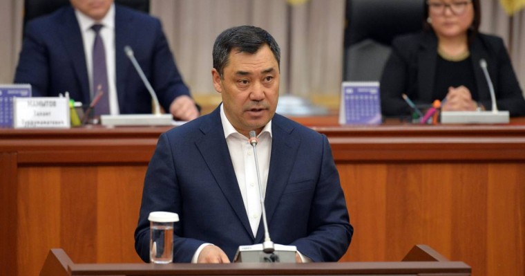 Жапаровтың жарлығымен депутаттардың жалақысы қысқарып, қызметтік көлік жойылды