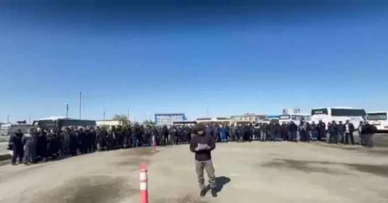 Теңізде жұмысшылар жалақыны 50 пайыз көтеруді талап етті