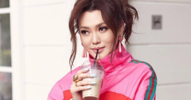 Ерке Есмахан тағы да жас жігітпен ұсталды (ВИДЕО)