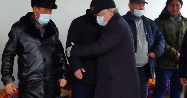 Сапарбаев 5 баласы қайтыс болған отбасыға барды