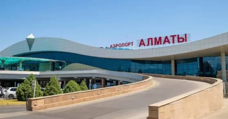 Алматы әуежайында жасөспірімнің кесірінен рейстер кешігіп, ұшуға шектеу қойылды