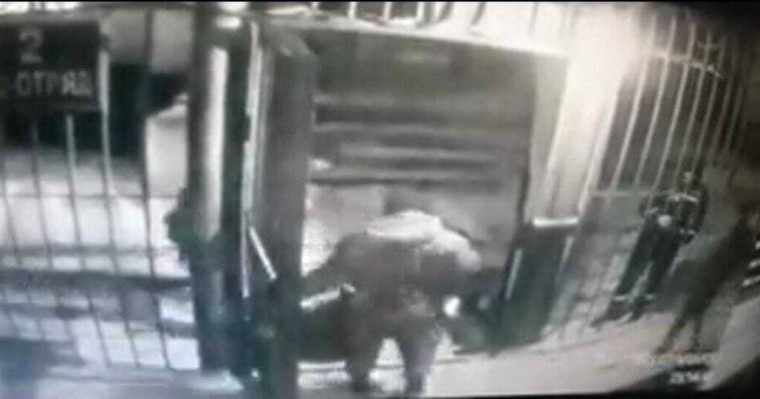 «Балғамен ұрып өлтірген»: СҚО түрмесінде жазасын өтеуші көз жұмды (ВИДЕО)