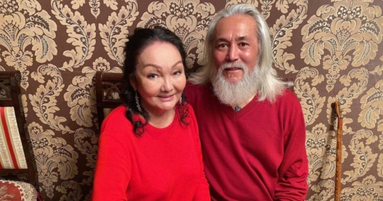 Жарты ғасыр өнерде бірге жүрген қос әртіс отбасылық өмірі жайлы айтты  