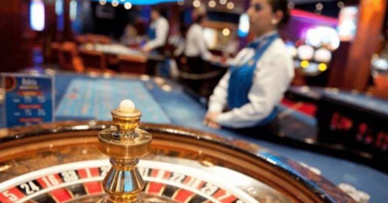 "Жастар тәжірибесіз" - Казинода ұсталған әскерилерге байланысты Қорғаныс Министрі пікір білдірд.