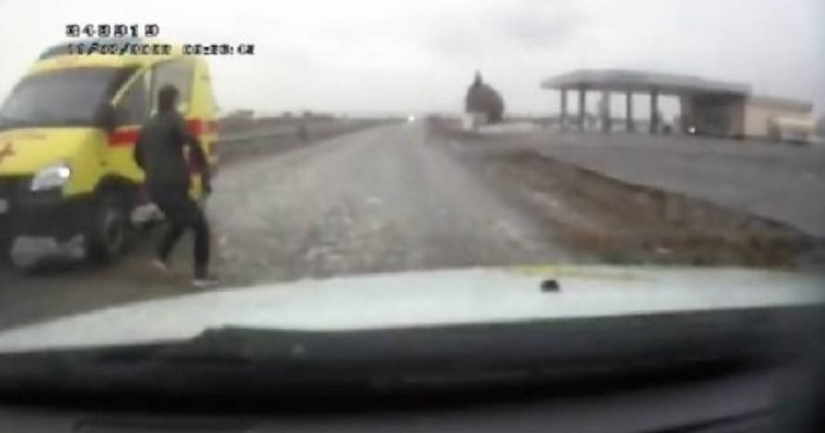 Толғағы келген әйелді жеткізбек болған: Жетісу облысында жедел жәрдем көлігі өртенді