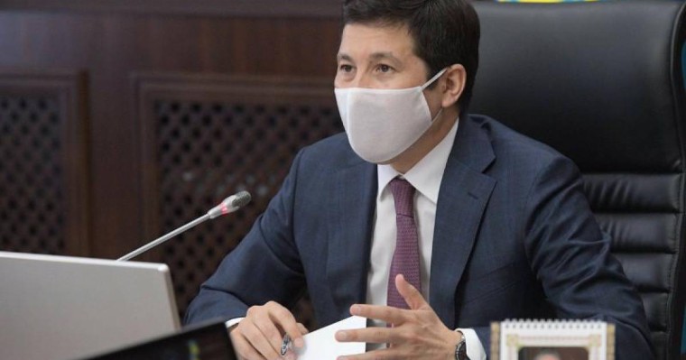 "Футболды құрттың, енді хоккей қалды ма?": Павлодар тұрғыны облыс әкімін ұятқа қалдырды