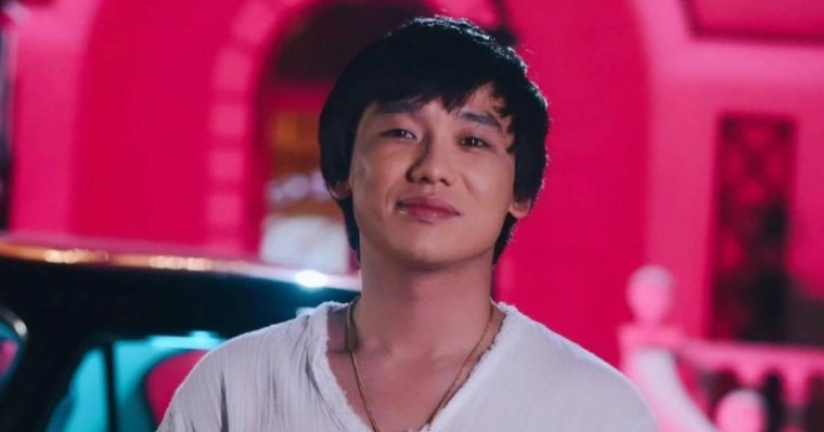 "Шетелдіктер өздері іздейді": Қайрат Нұртастың әні Украинада хитке айналды