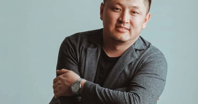 "Оо шшс! Не жейтінімізді үйретпейтін шығарсың": Әзілкеш Нұрболхан Шарапов ресейлік блогерді орнына қойды