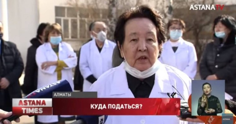 600 мұғалім медициналық университеттің жабылуына қарсы шықты