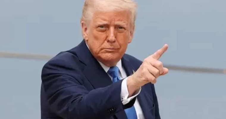 “Үшеуінің кесірінен миллиондаған адам өлді”: Трамп Зеленскийді соғыс бастады деп айыптады