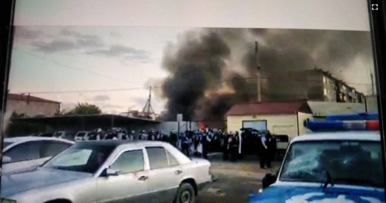 "Сәтбаевтағы бүлік" жайлы іс бойынша сот басталды. 54 адамға айып тағылған