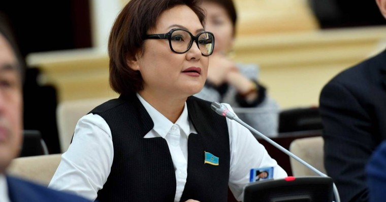 Дана Нұржігіт: Заң қазақ тілінде түсіндірілуі тиіс!