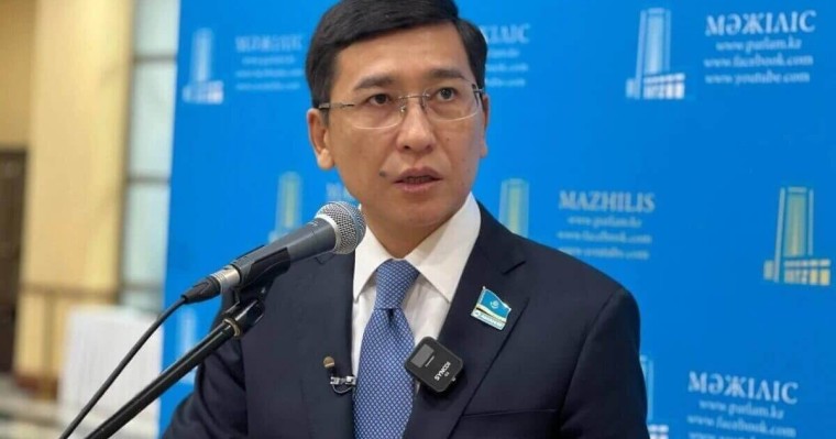 Аймағамбетов «Отағасы туралы» заңды қолдамайтынын айтты