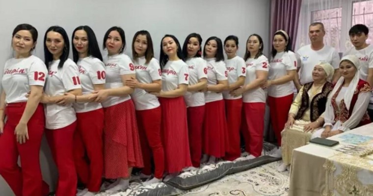 Атырауда тұратын 12 қыз, 1 ұлы бар отбасы жұртты сүйсіндірді
