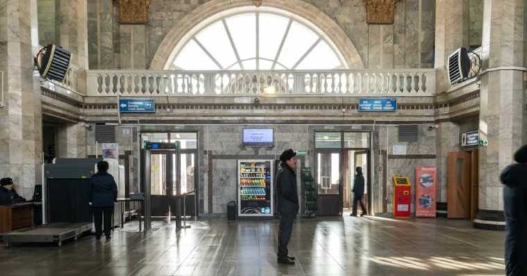 Теміржол бекеттеріне билеті бар жолаушылар кіргізіледі: Вокзалдардағы жаңа ережелер қандай? - Қазақстан жаңалықтары