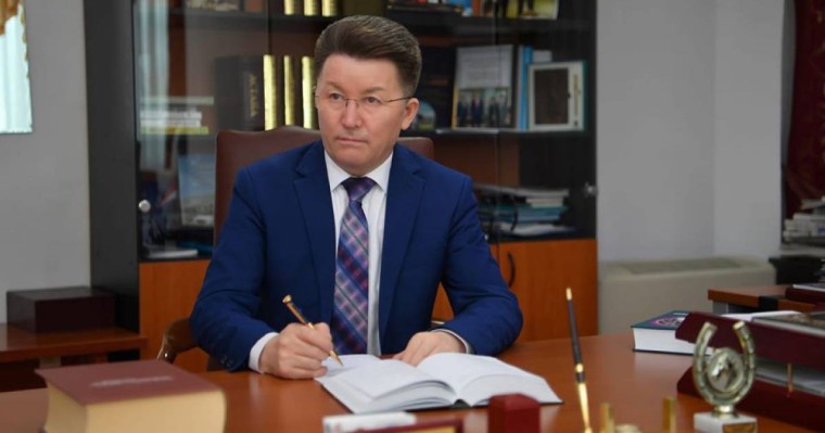 Әділбек Қаба: 30 жылда ең болмаса қазақша 3 заң жаза алмадық