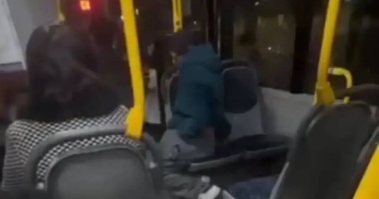 Алматыда ер адам автобус ішінде сұмдық әрекетке барды
