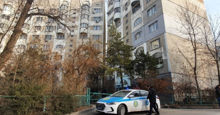 Алматыда тоғызыншы қабаттан бір әйел үш сәбиімен секіріп, қаза тапты