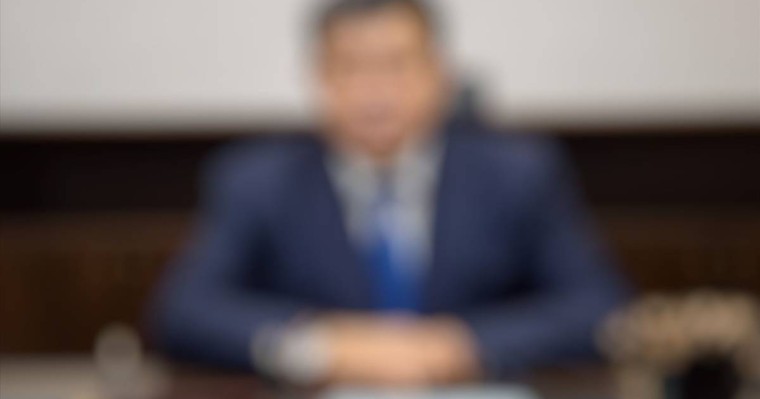 «Үйінен тамақ ішпейтін» әкім қанша жалақы алады?