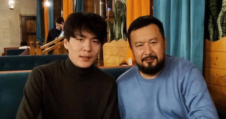 "Балам бағып жатыр": Сәбит Әбдіхалықовтың жүрегіне ота жасалды