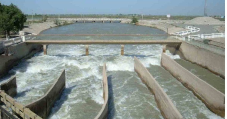 "Бөгет жарылып, адамдар қашып жатыр": Алматы облысындағы тасқынға қатысты видеоны әкімдіктегілер түсіндірді