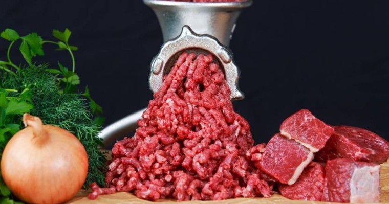 Астана тұрғыны фаршқа малдың тұяғын қосып сатқан (Видео)