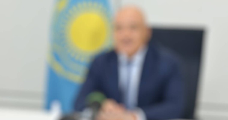 1 миллион 900 мың теңге жалақы алатын әкім