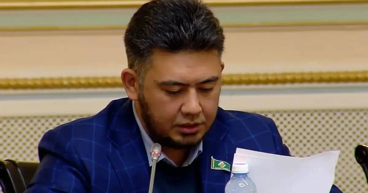 Алматылық депутатқа әдепсіз сөздері үшін айыппұл салынды