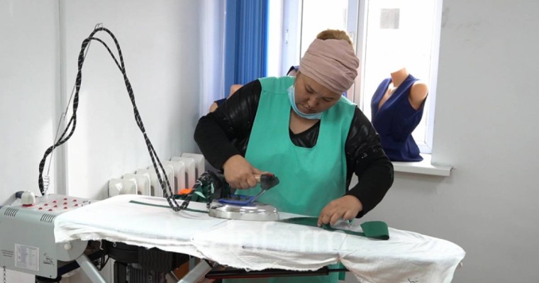 «Әкімдіктен үй, азық-түлік сұрап жүретінбіз»: Алматы облысында аналар кәсіп бастады