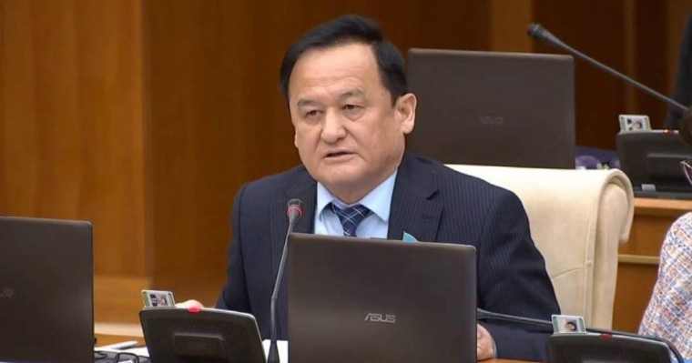 Депутат: «Футболымызда гол жоқ, ауылдарда жол жоқ»