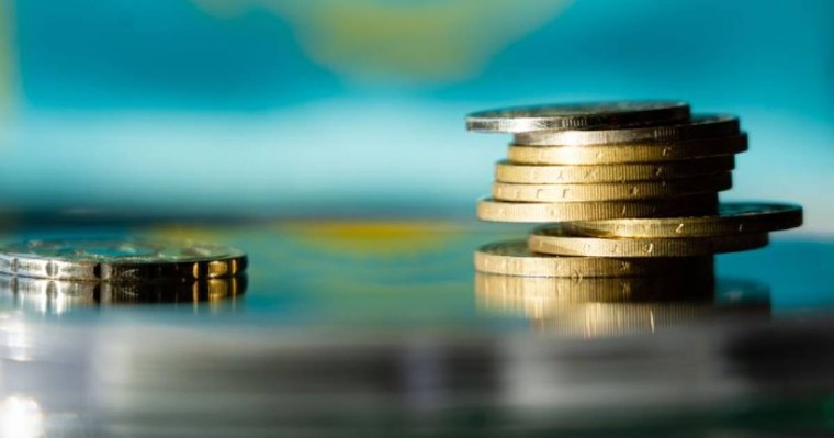 Көпбалалы отбасыларға арналған жаңа жәрдемақы: Тоқаев заңға қол қойды