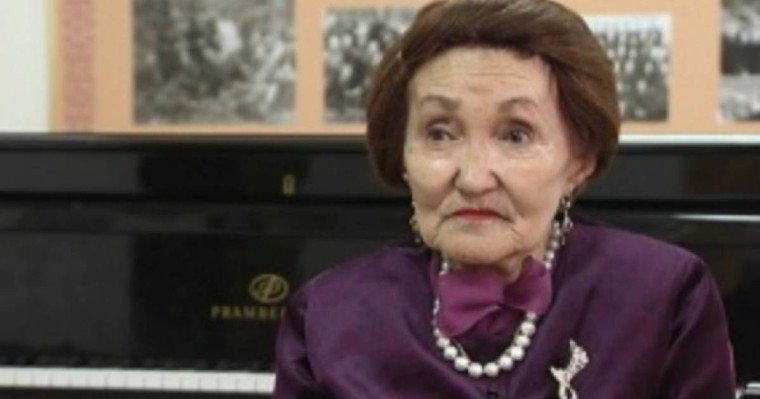 "Жалдамалы пәтерде тұрдым": Көшеде қаржылай көмек алған адам Күләш Бәйсейітованың қызы болып шықты (ВИДЕО)