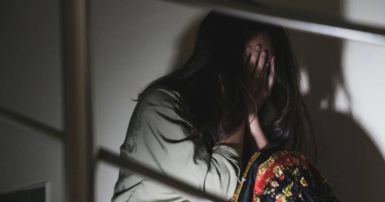 Зорлықтан соң жүкті болып қалған қызды әкесі мен ағасы қылқындырып, басын кесіп тастаған